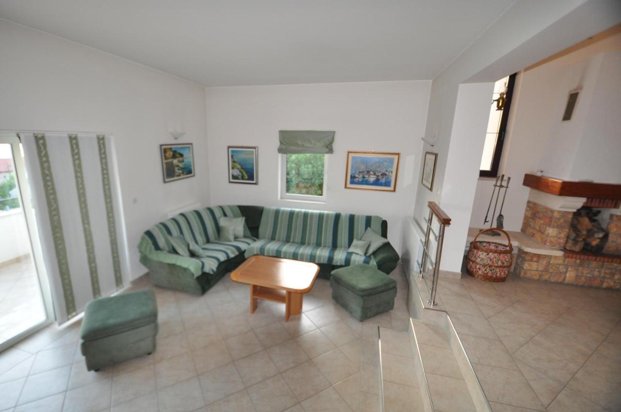 Lux Apartman Leo Apartment Кострена Екстериор снимка