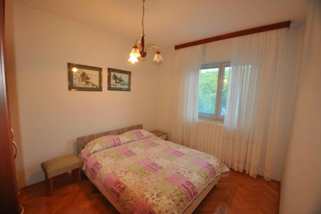 Lux Apartman Leo Apartment Кострена Екстериор снимка