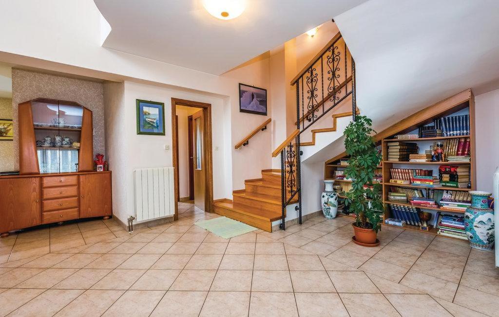 Lux Apartman Leo Apartment Кострена Екстериор снимка
