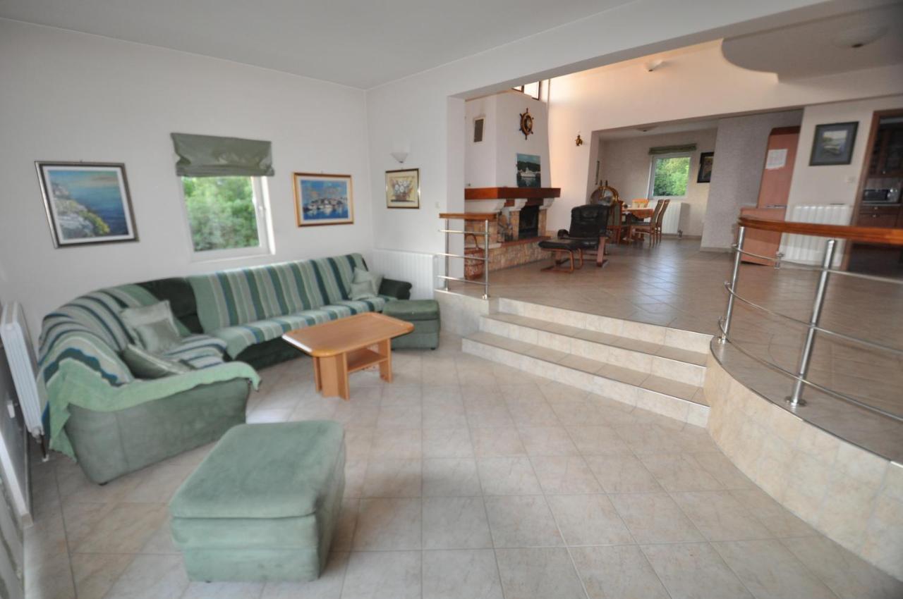Lux Apartman Leo Apartment Кострена Екстериор снимка