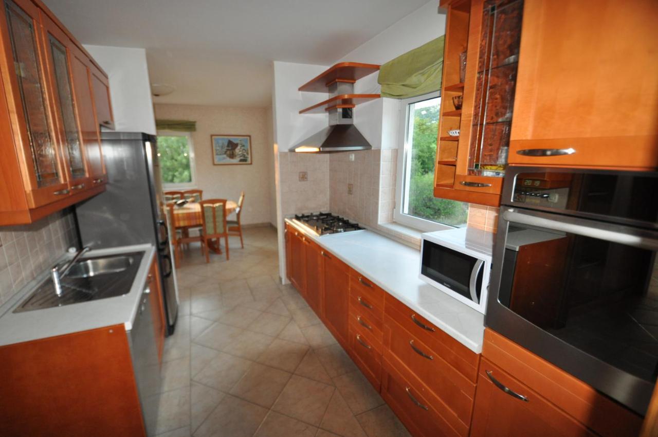 Lux Apartman Leo Apartment Кострена Екстериор снимка