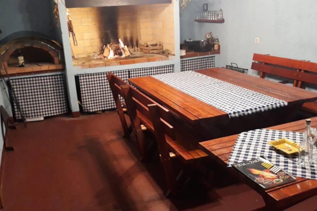 Lux Apartman Leo Apartment Кострена Екстериор снимка