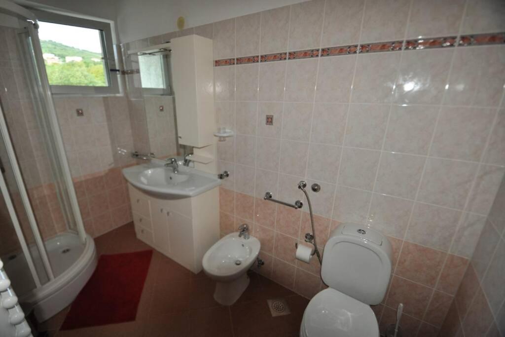Lux Apartman Leo Apartment Кострена Екстериор снимка