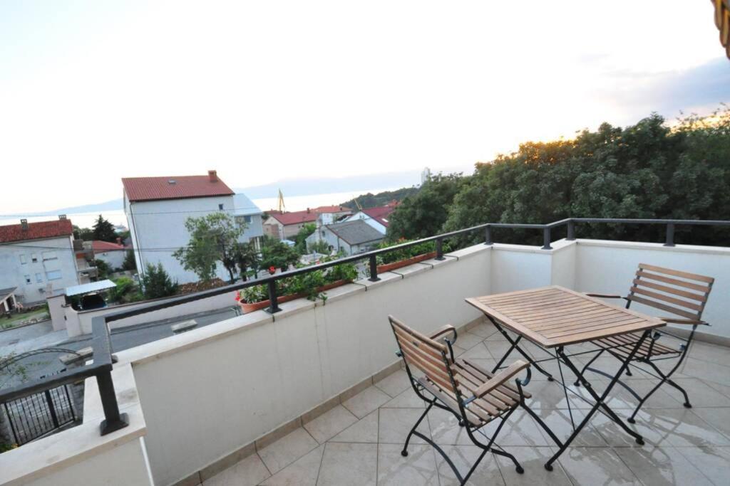 Lux Apartman Leo Apartment Кострена Екстериор снимка